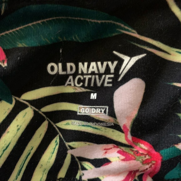 Old Navy Crops Hawaiian print, medium - Picture 4 of 4
